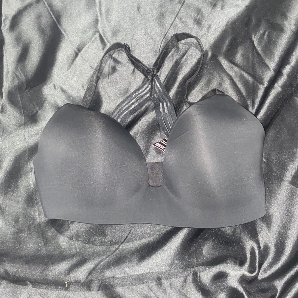 Victoria Secret T-Shirt lightly lined bra